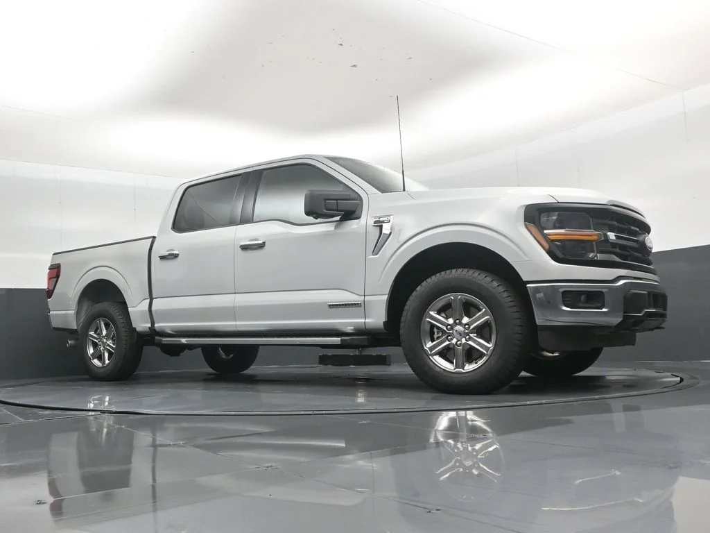 Used 2024 White Ford XLT image 33