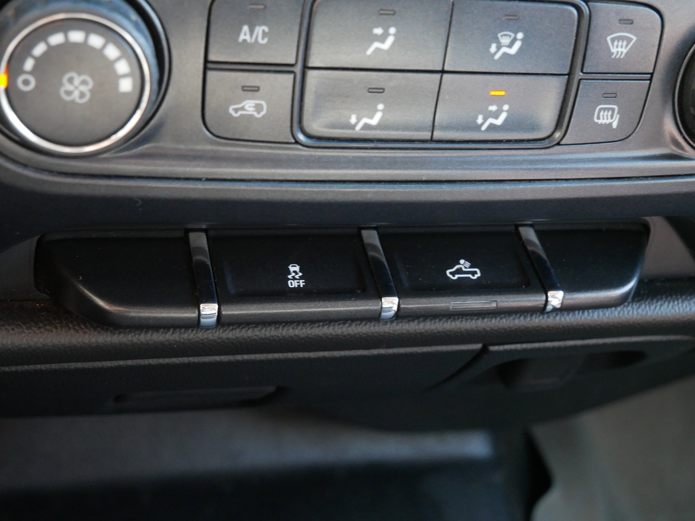 Used 2014 White Chevrolet Work Truck image 25