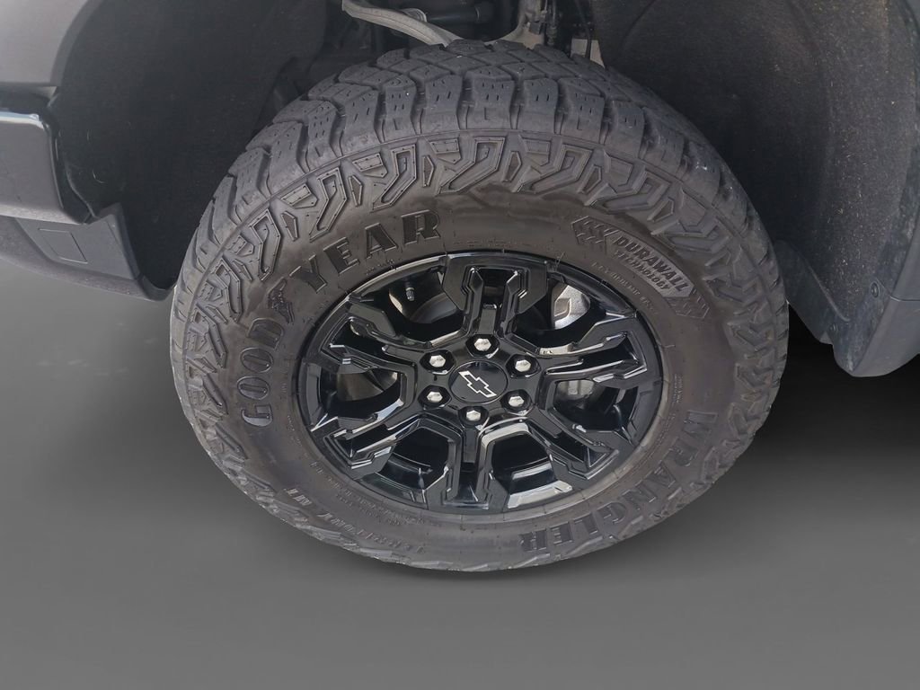 Used 2025 Summit White Chevrolet ZR2 image 15