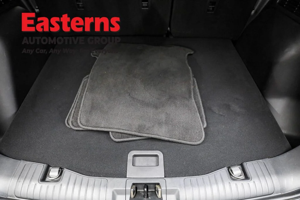 Used 2021 Black Ford SEL image 9