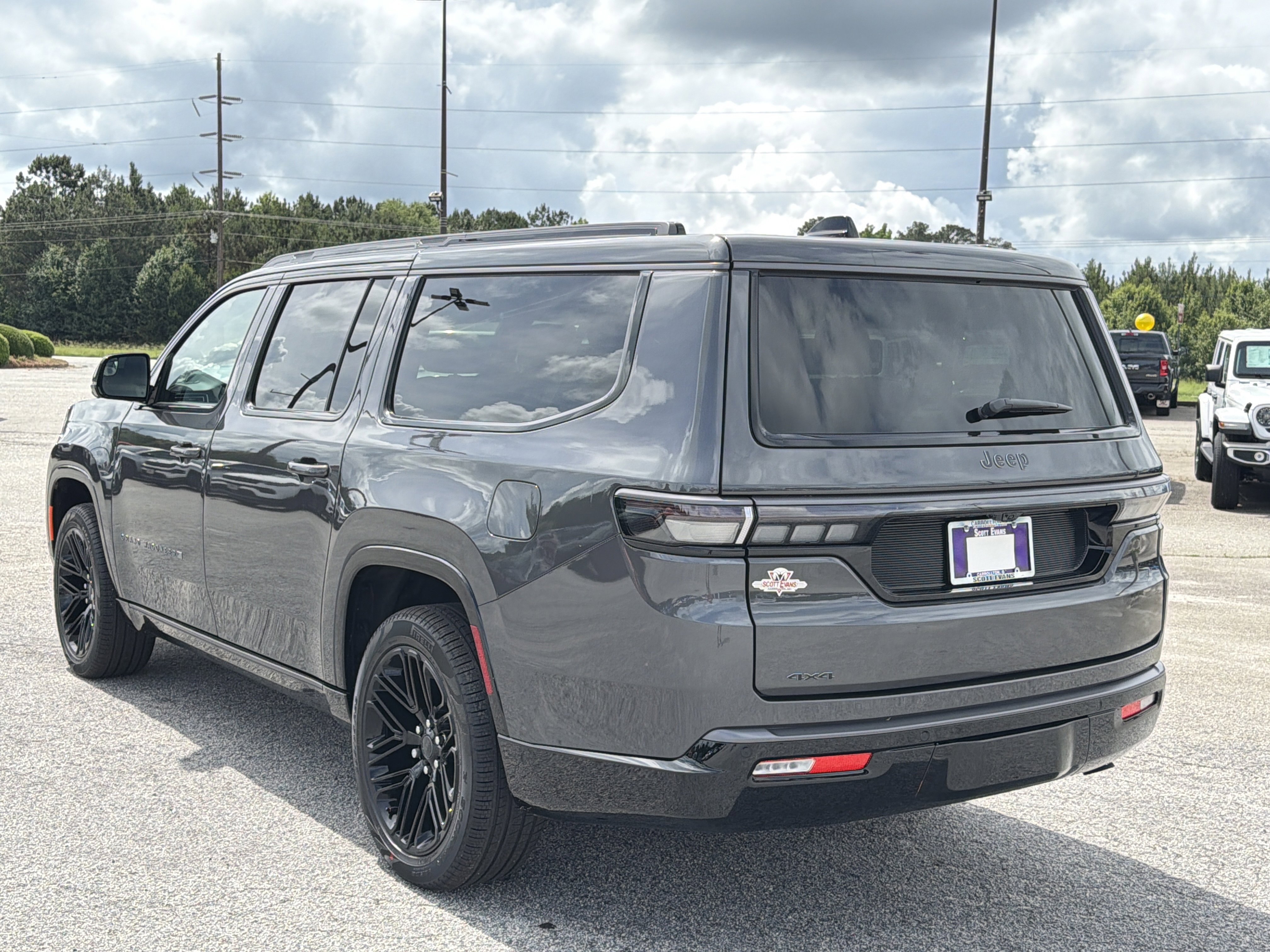 New 2026 Baltic-Gray Metallic Clear-Coat Exterior Paint Jeep Limited Reserve image 6