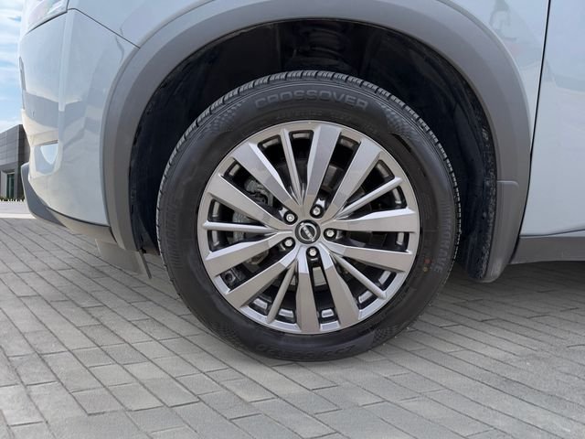 Used 2024 Gray Nissan SL image 9