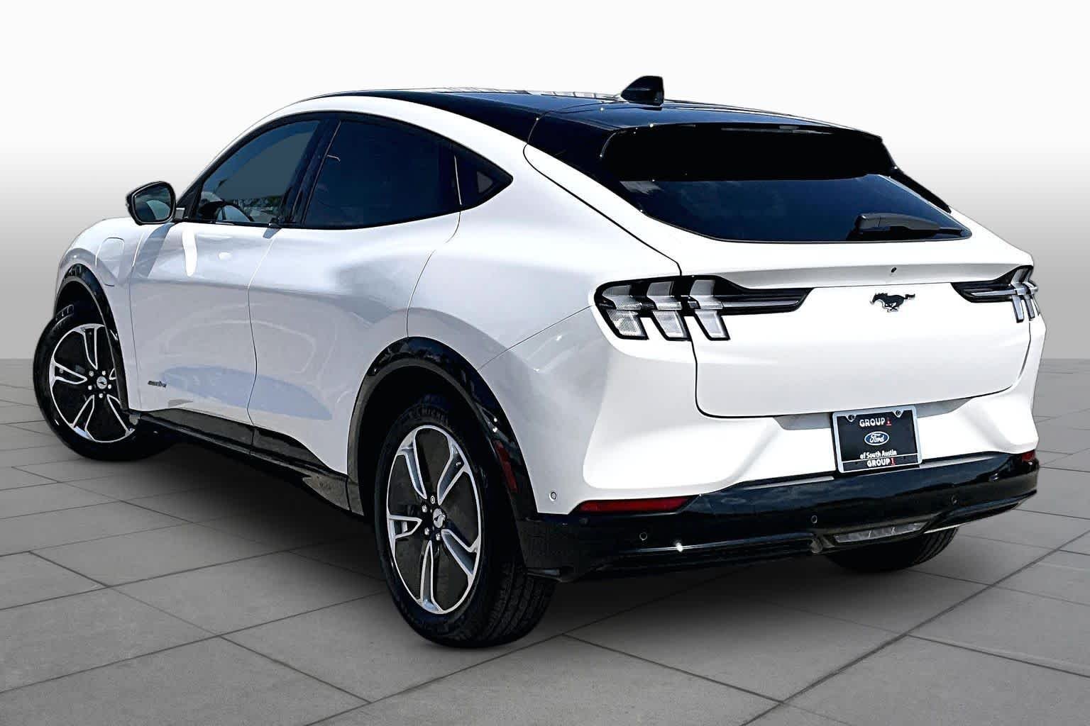 Used 2023 Star White Metallic Tri-Coat Ford Premium image 11