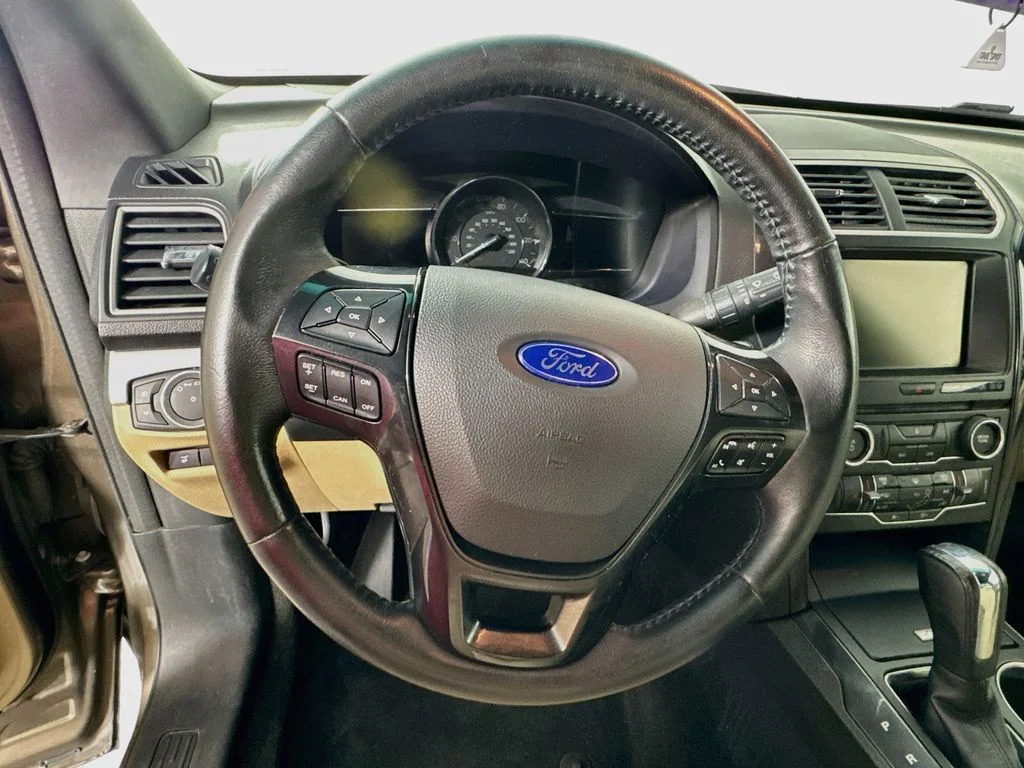 Used 2016 Brown Ford XLT image 11