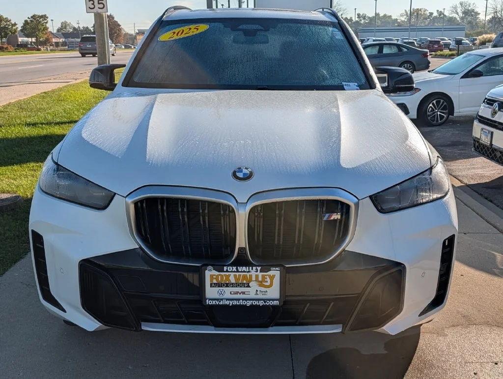 Used 2025 White BMW M60i image 8