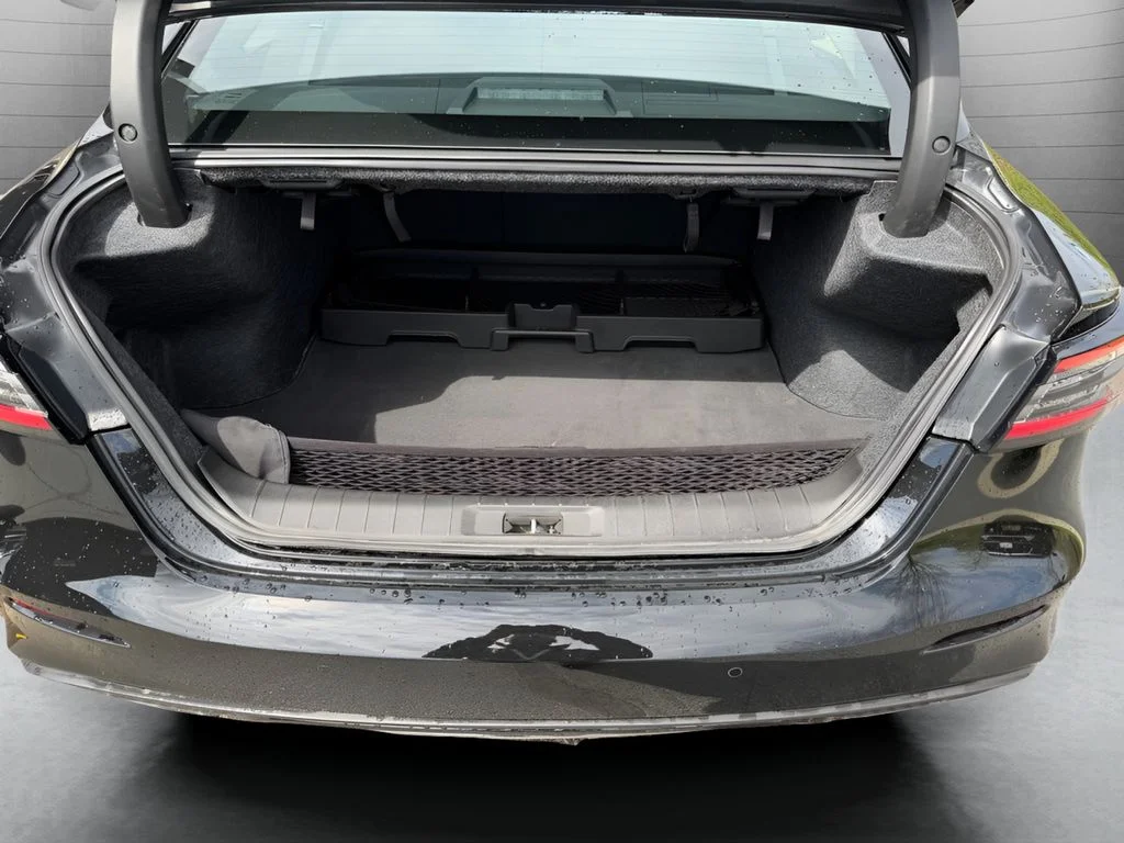 Used 2021 Black Nissan Platinum image 30