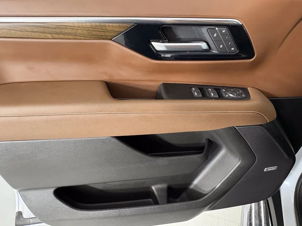 2027 Chevrolet Suburban High Country - Photo 23