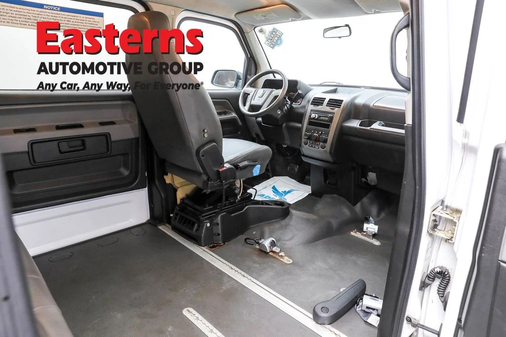 Used 2014 White VPG Taxi image 20