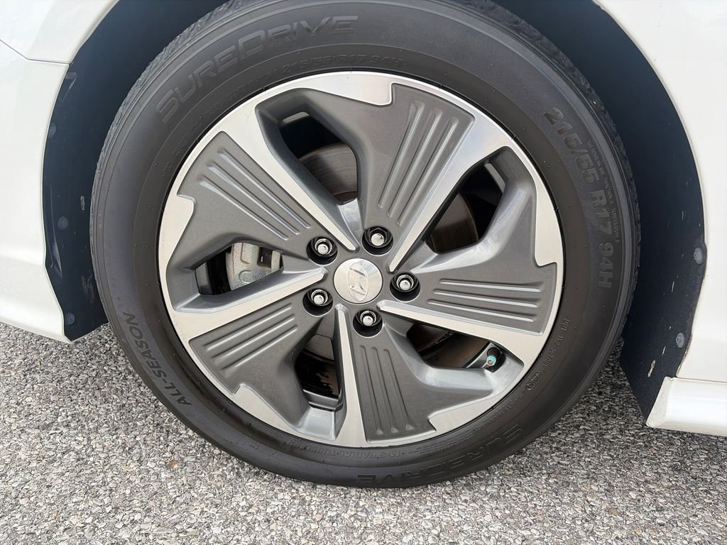 Used 2019 White Hyundai Limited image 28