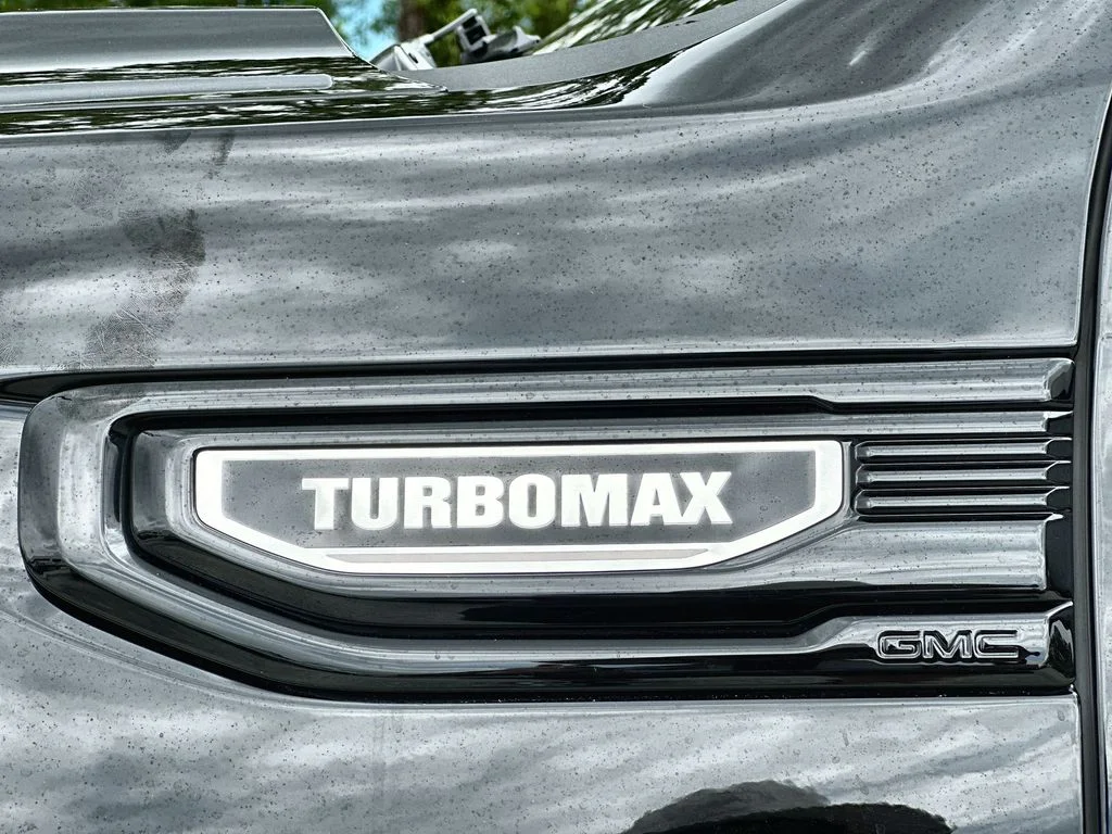 Certified Used 2025 Onyx Black GMC Elevation image 31