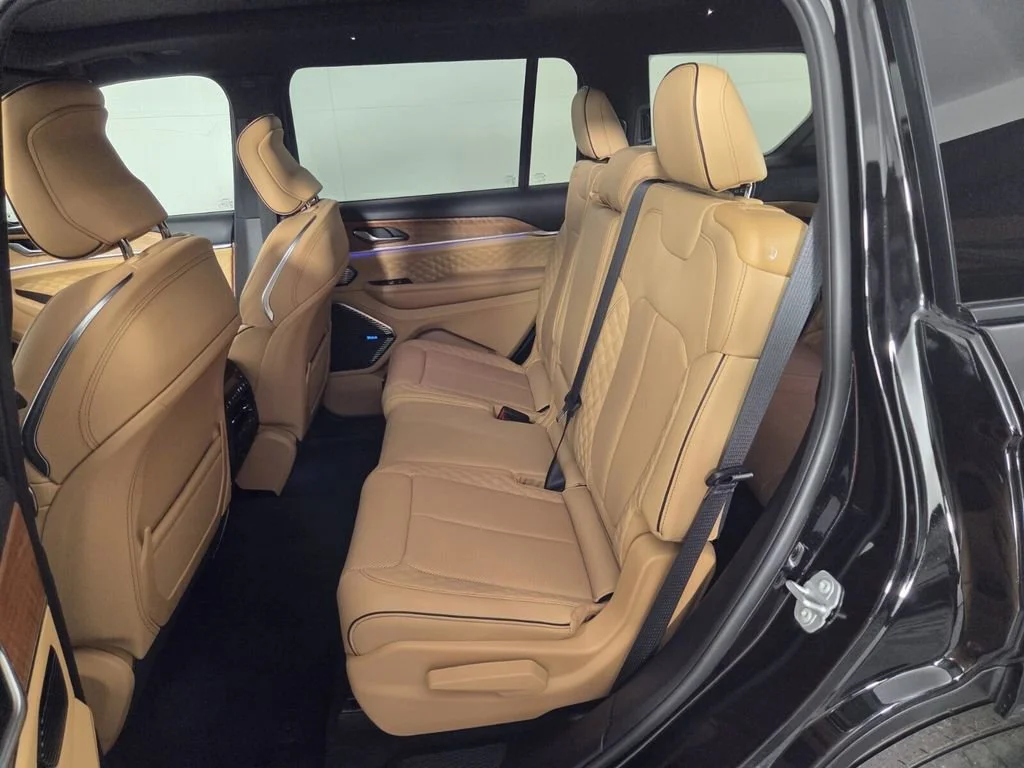 Used 2025 Diamond Black Crystal Pearlcoat Jeep Summit Reserve image 26