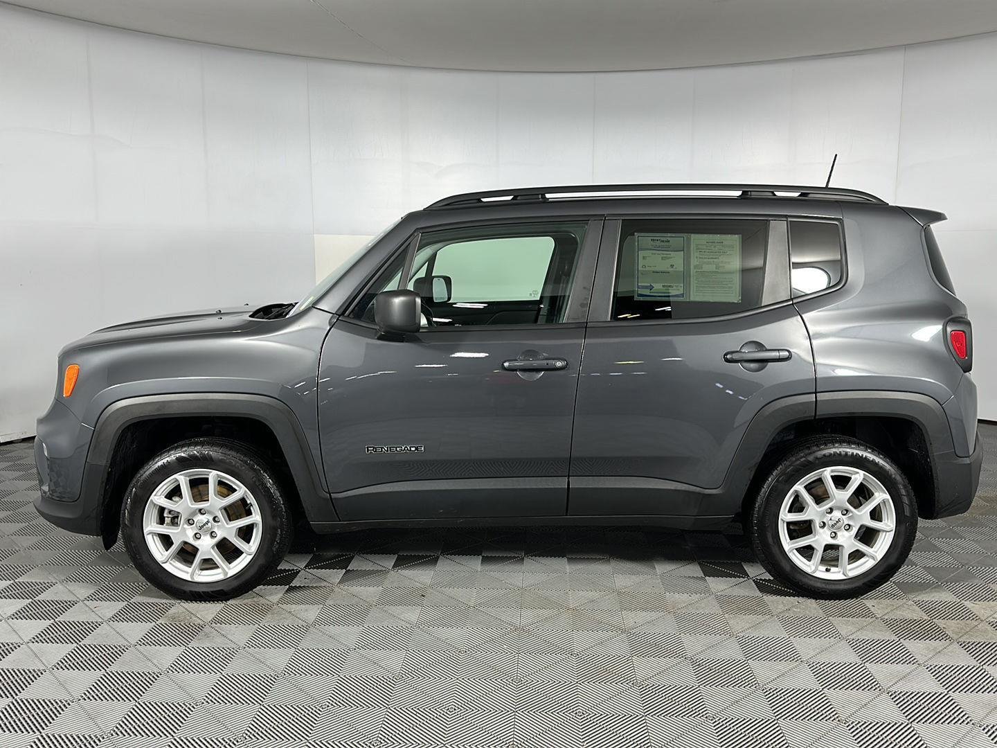 Used 2022 Gray Jeep  image 5