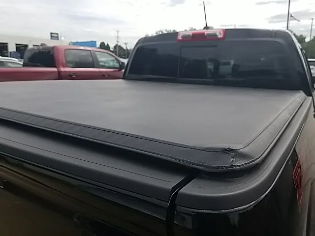 Used 2022 Black Chevrolet Z71 image 27
