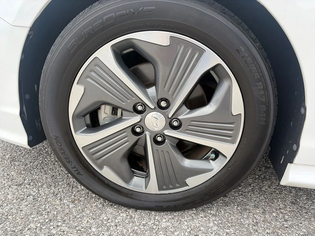 Used 2019 White Hyundai Limited image 28