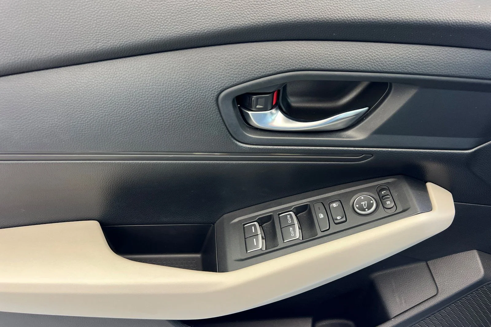 Used 2023  Honda LX image 14