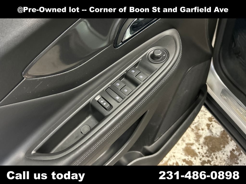 Used 2022 Silver Buick Preferred image 16