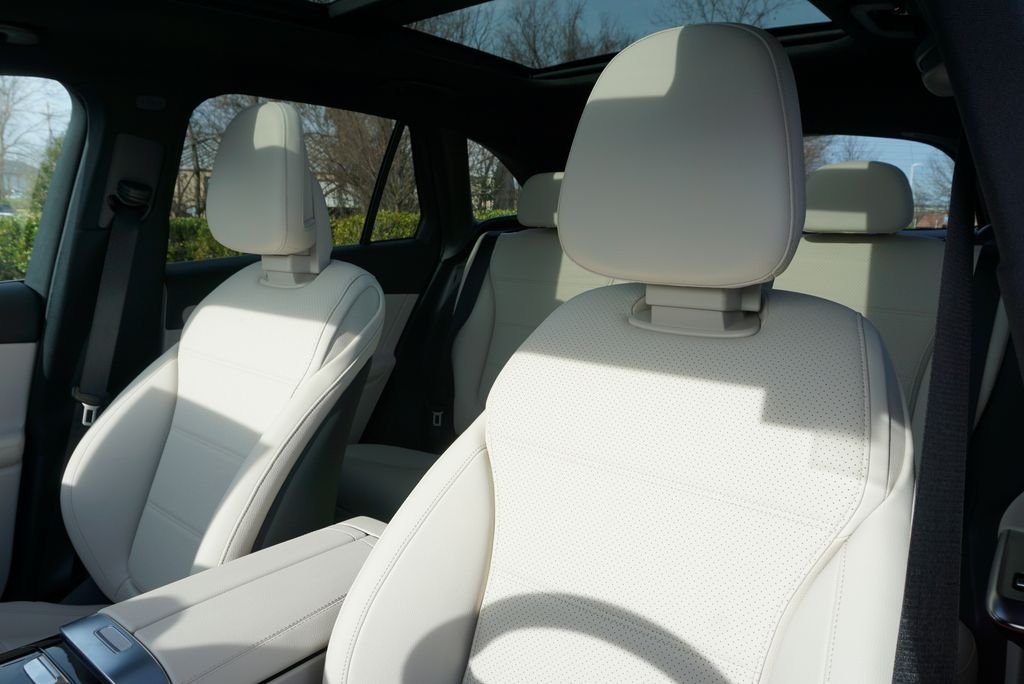 Used 2026 Black Mercedes-Benz GLC 300 image 11