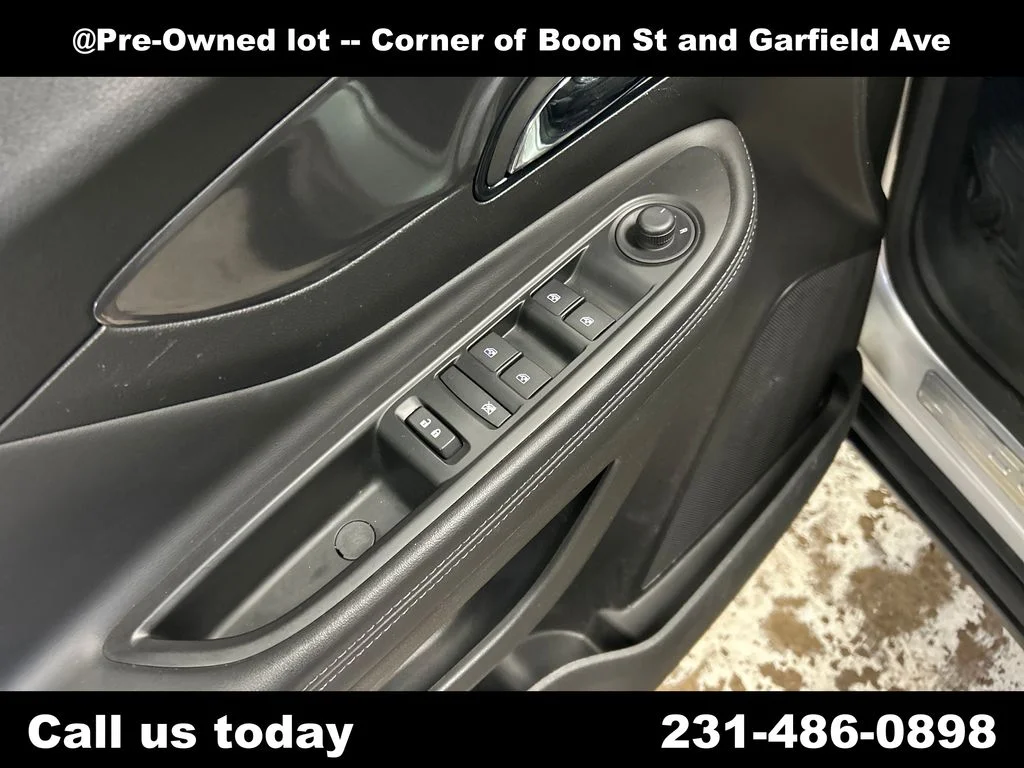 Used 2022 Silver Buick Preferred image 16