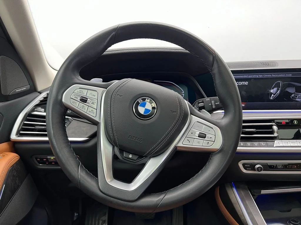 Used 2022 Green BMW xDrive40i image 13