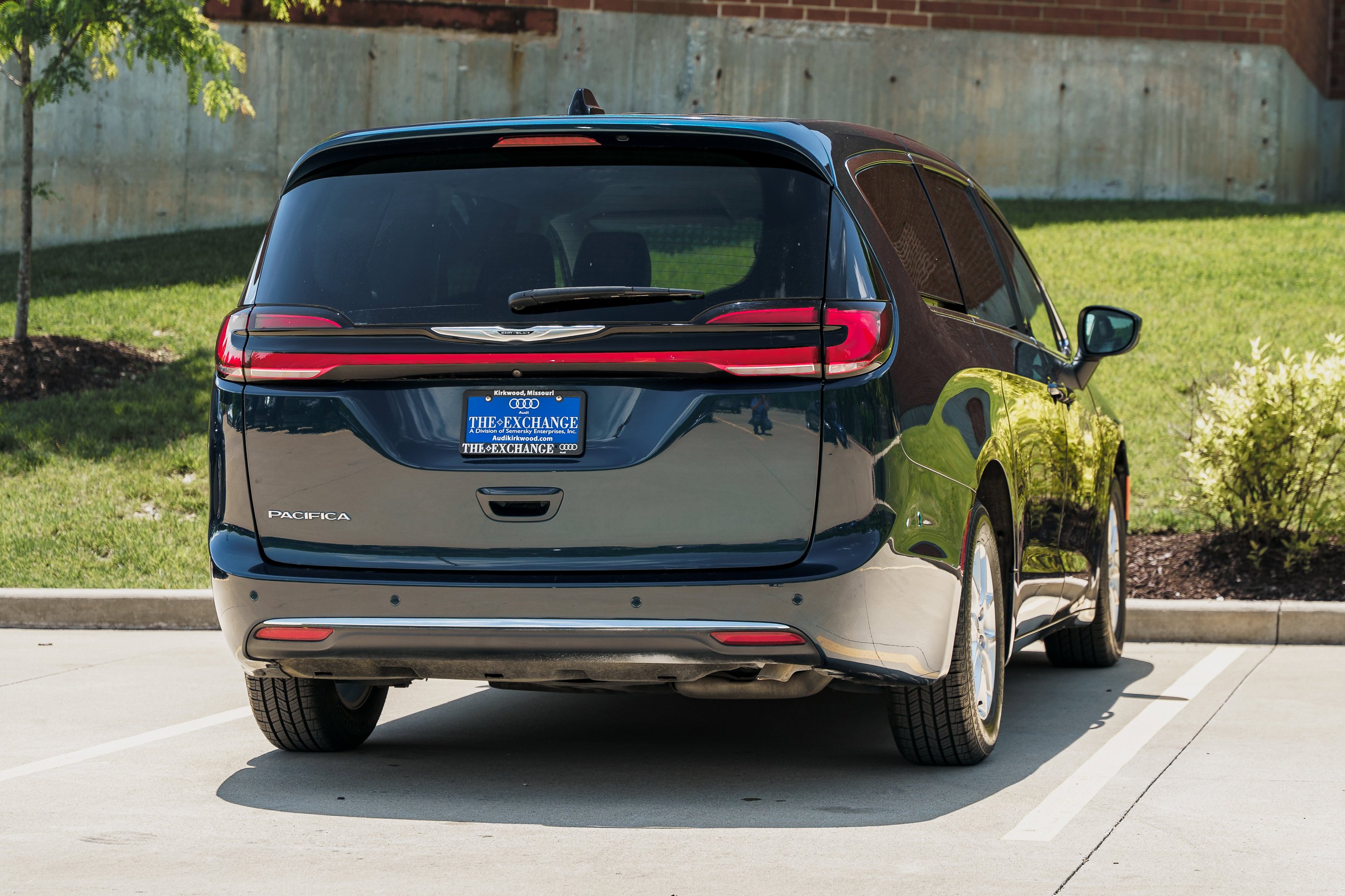 Used 2023 Fathom Blue Pearlcoat Chrysler Touring L image 4