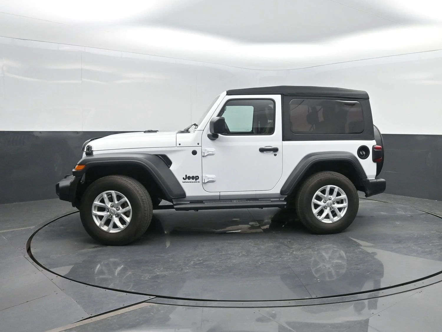 2023 Jeep Wrangler Sport S's photo