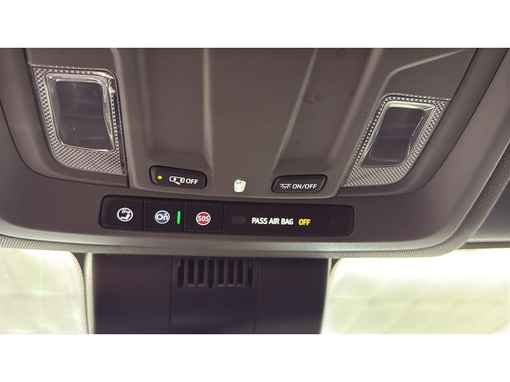Used 2025 Summit White Chevrolet LT image 28