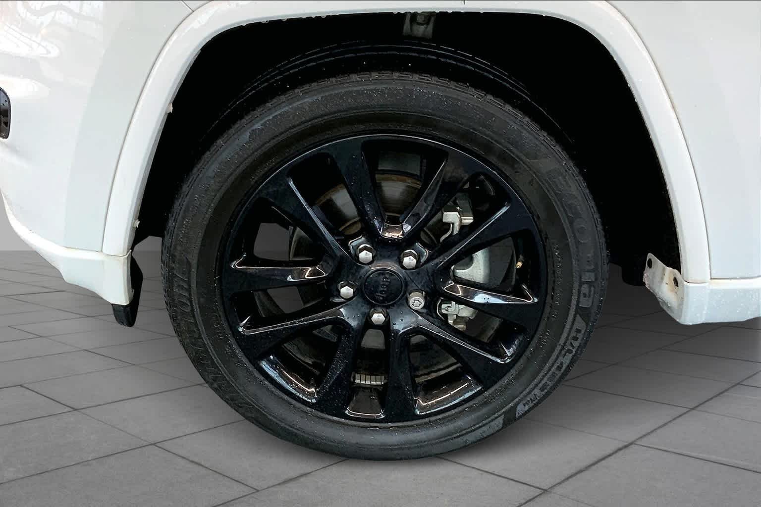 Used 2018 Bright White Clearcoat Jeep Altitude image 11