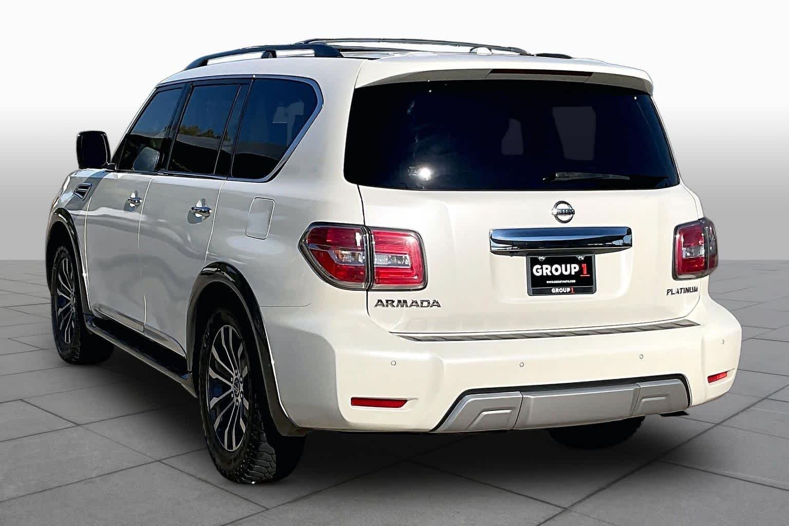 Used 2017 Pearl White Nissan Platinum image 11