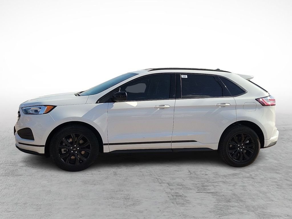 Used 2022 Oxford White Ford SE image 6