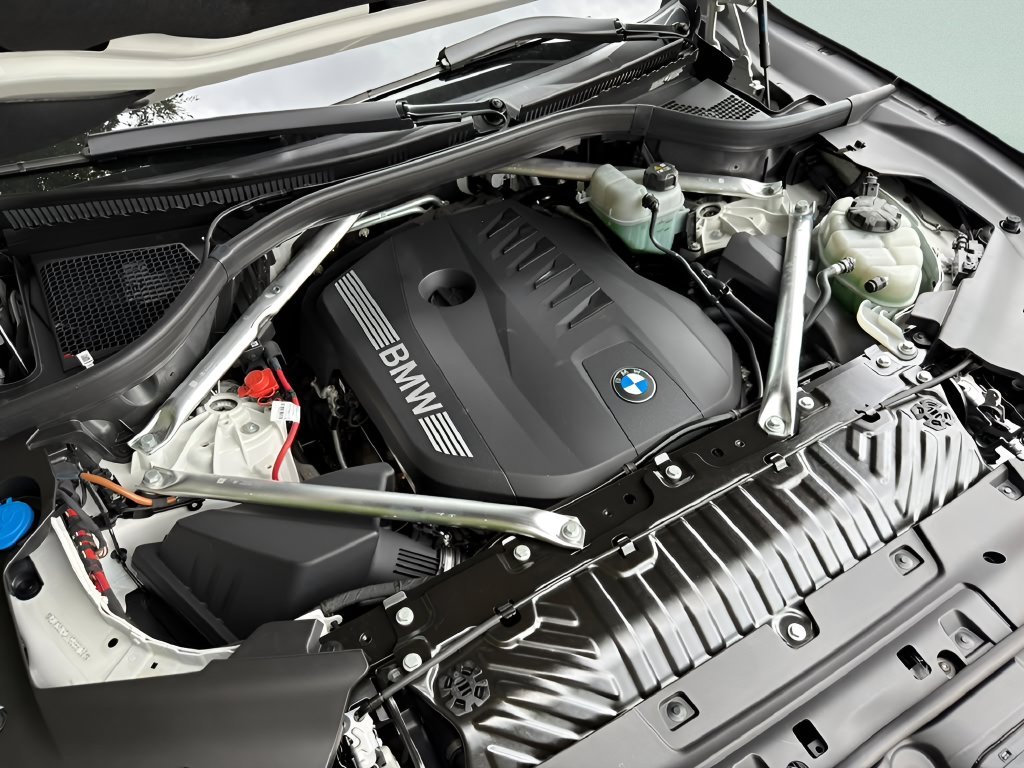 New 2027 Mineral White Metallic BMW  image 25
