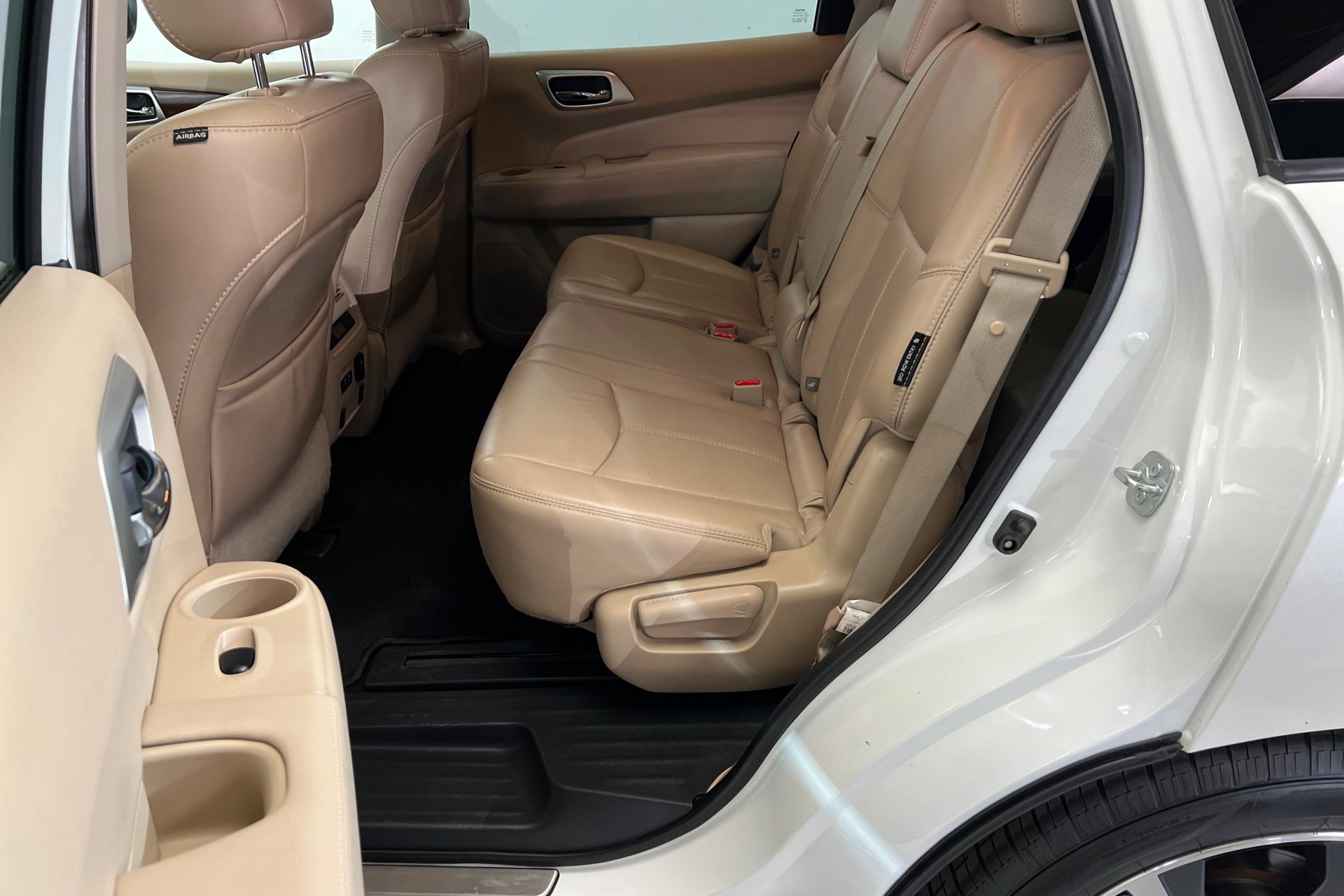Used 2020 Pearl White Tricoat Nissan Platinum image 22