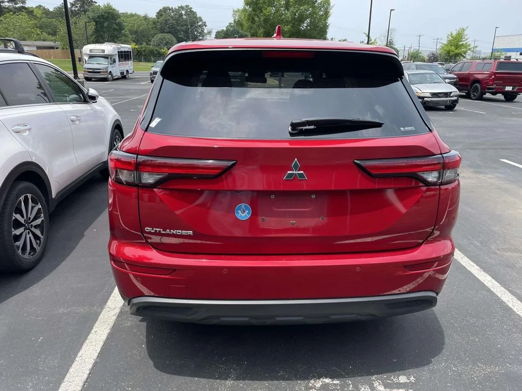Used 2022 Red Diamond Mitsubishi ES image 5