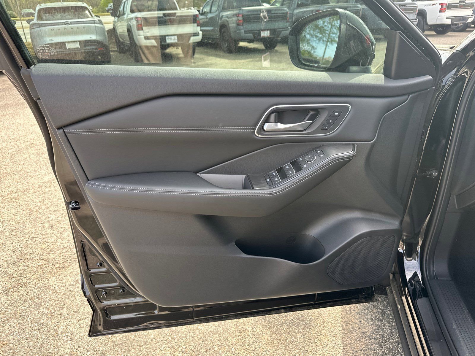 New 2026 Black Nissan Platinum image 8