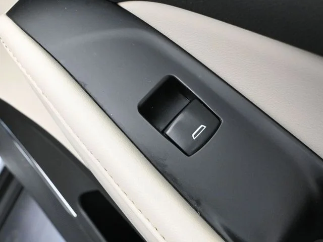 Used 2019 White Buick Essence image 47