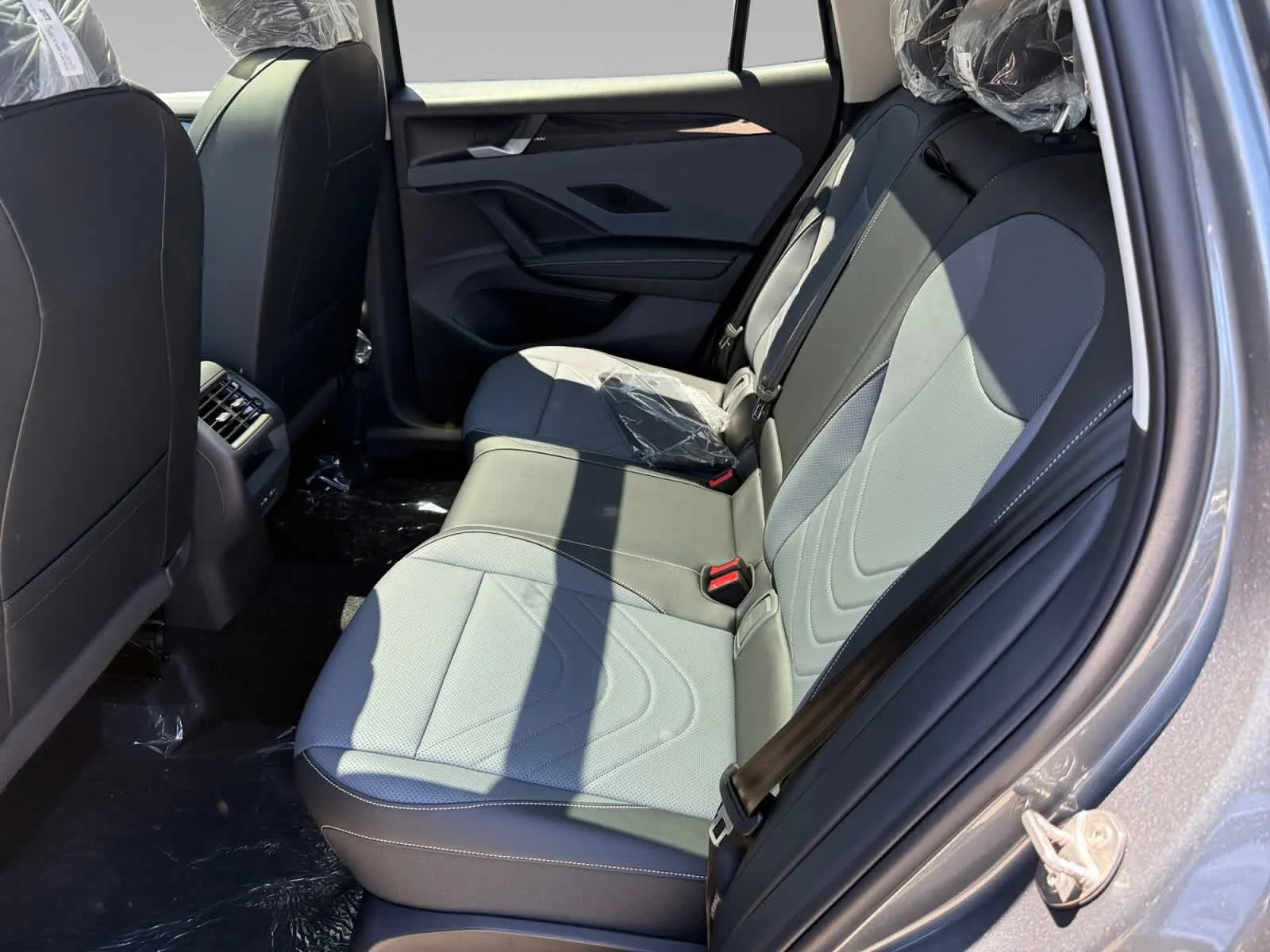 New 2026 Platinum Gray Metallic Volkswagen SE image 21