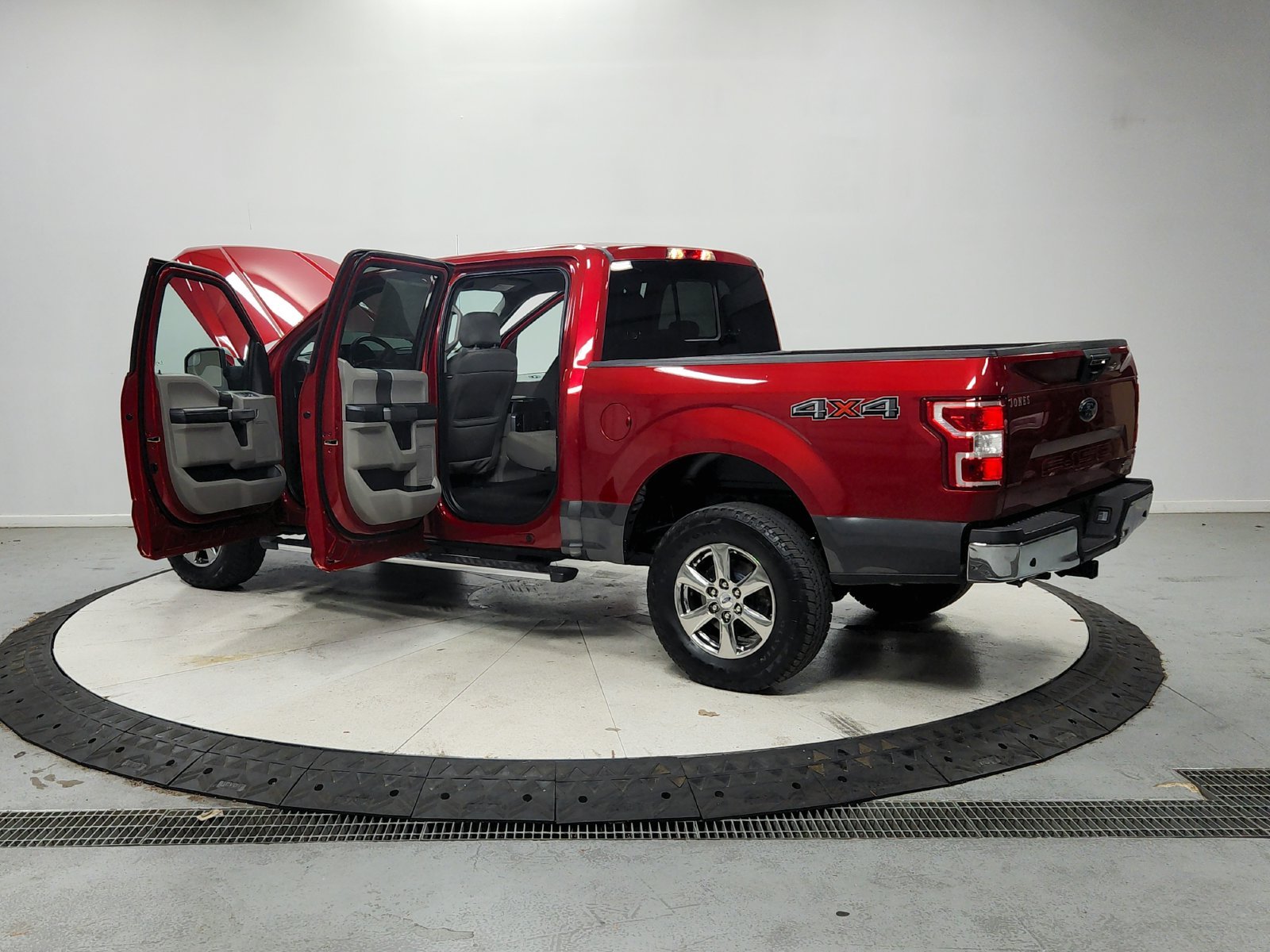 Used 2020 Red Ford XLT image 14