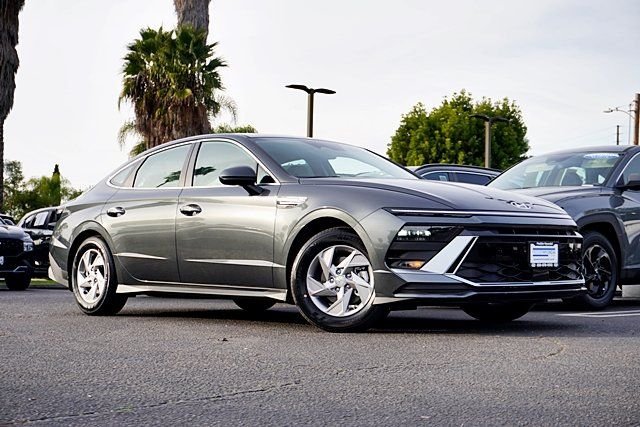 2026 Hyundai Sonata SE's photo