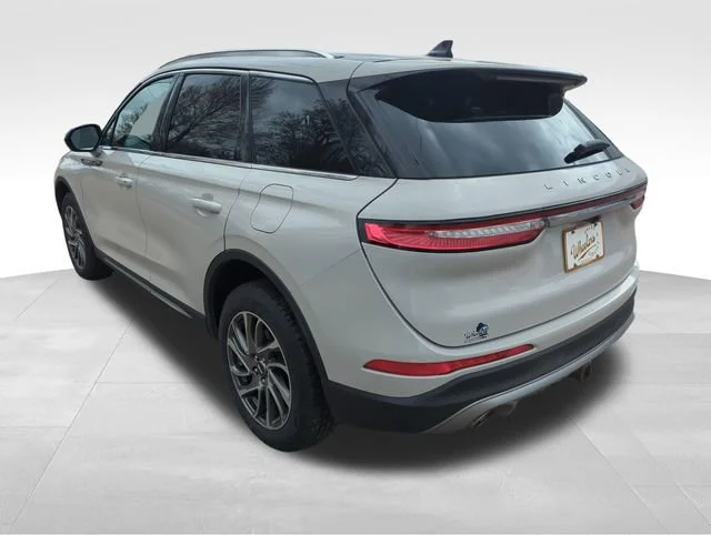 Used 2021 White Lincoln Standard image 3