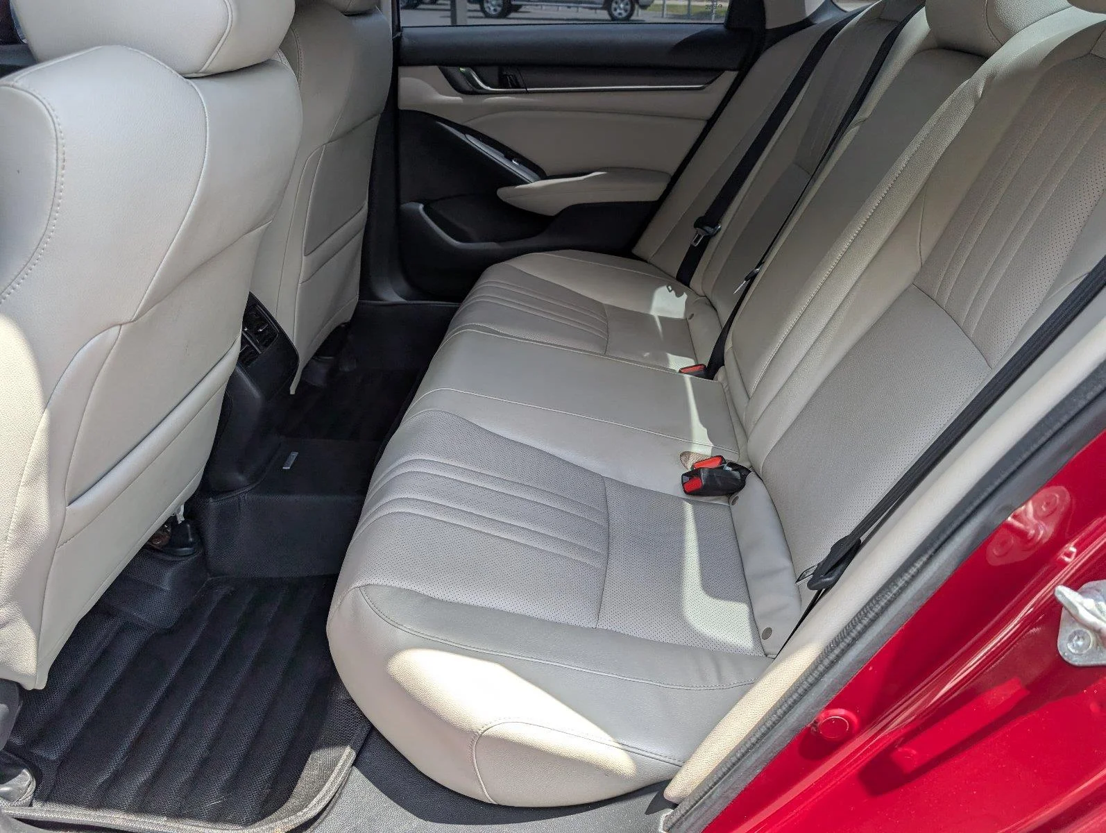 Used 2018 Radiant Red Metallic Honda Touring 1.5T image 33