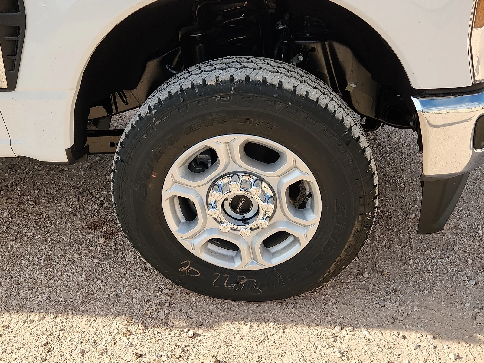 New 2027 Oxford White Ford XLT image 9