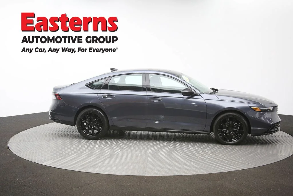 Used 2025 Gray Honda SE image 46