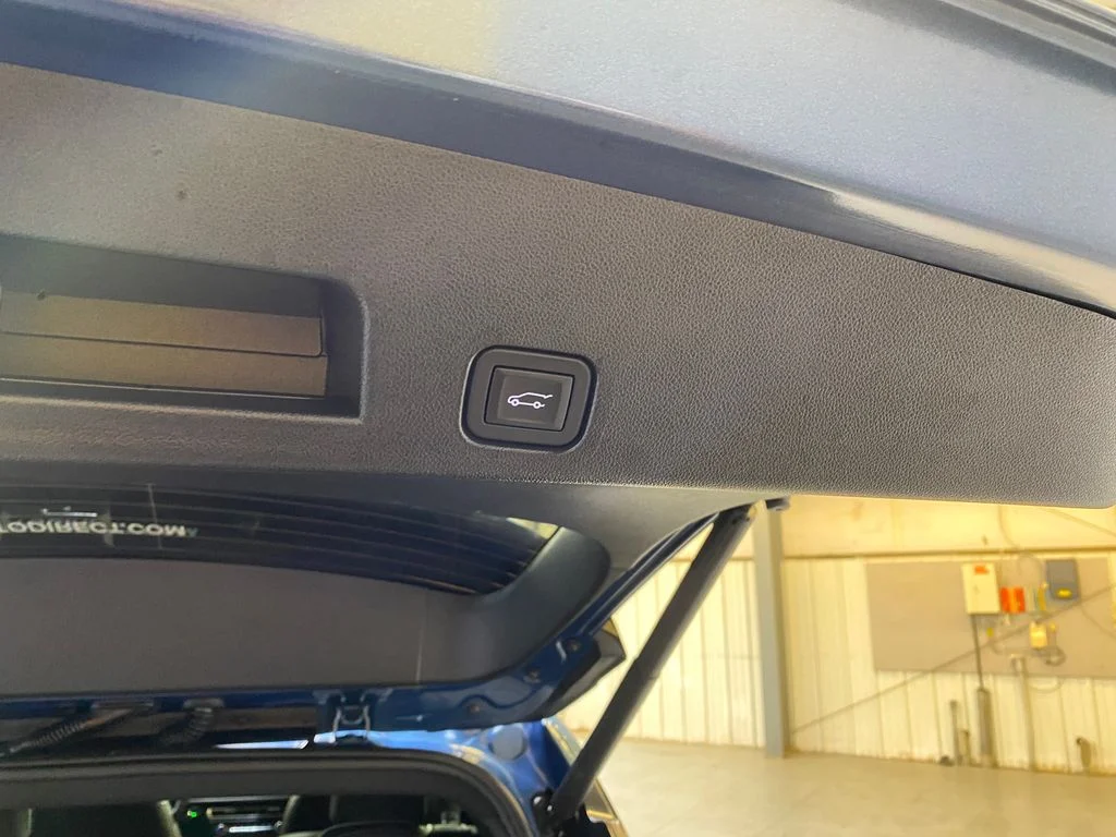 Used 2026 Blue Chevrolet Z71 image 33