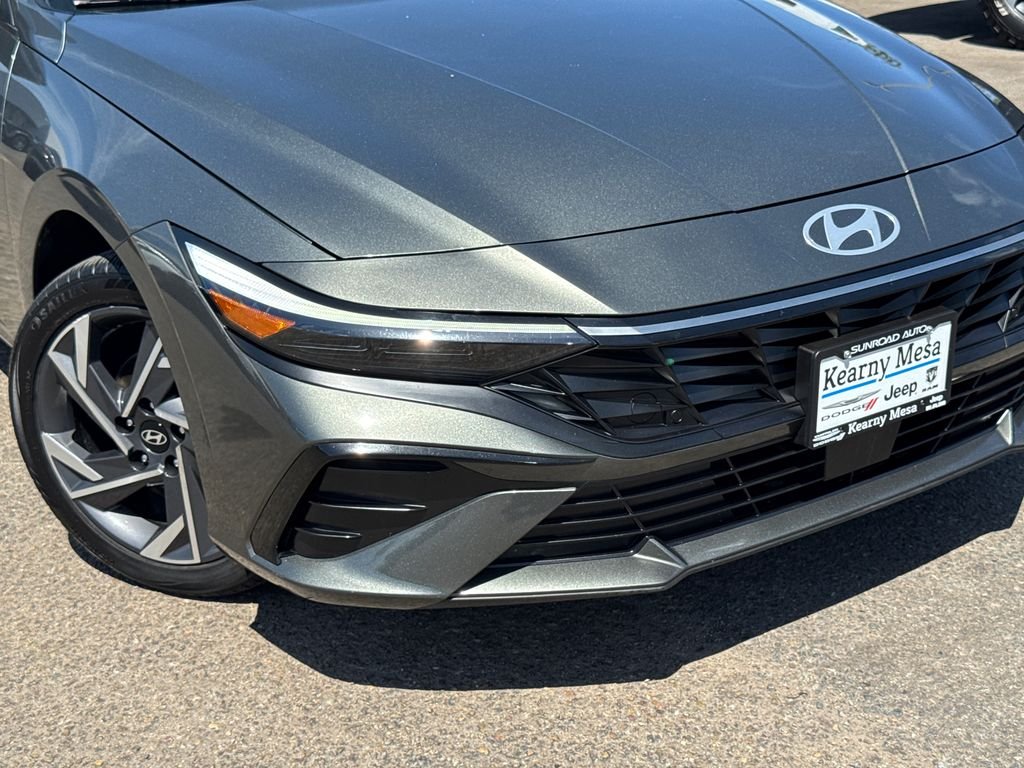 Used 2025 Gray Hyundai SEL Convenience image 6