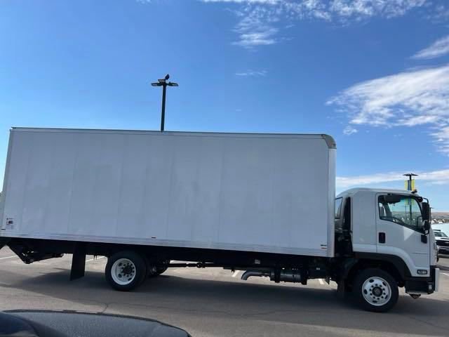 New 2024 Arc White Chevrolet MEDIUM ASH GRAY image 4