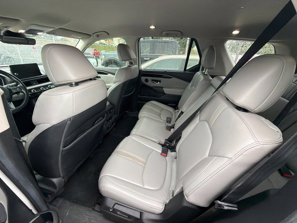 Used 2024 White Honda EX-L 8 Passenger image 4