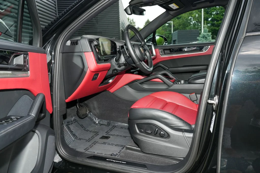 Certified Used 2025  Porsche Base image 20