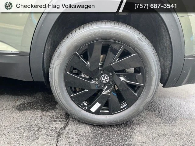 New 2026 Green Volkswagen 2.0T SE w/Technology image 7