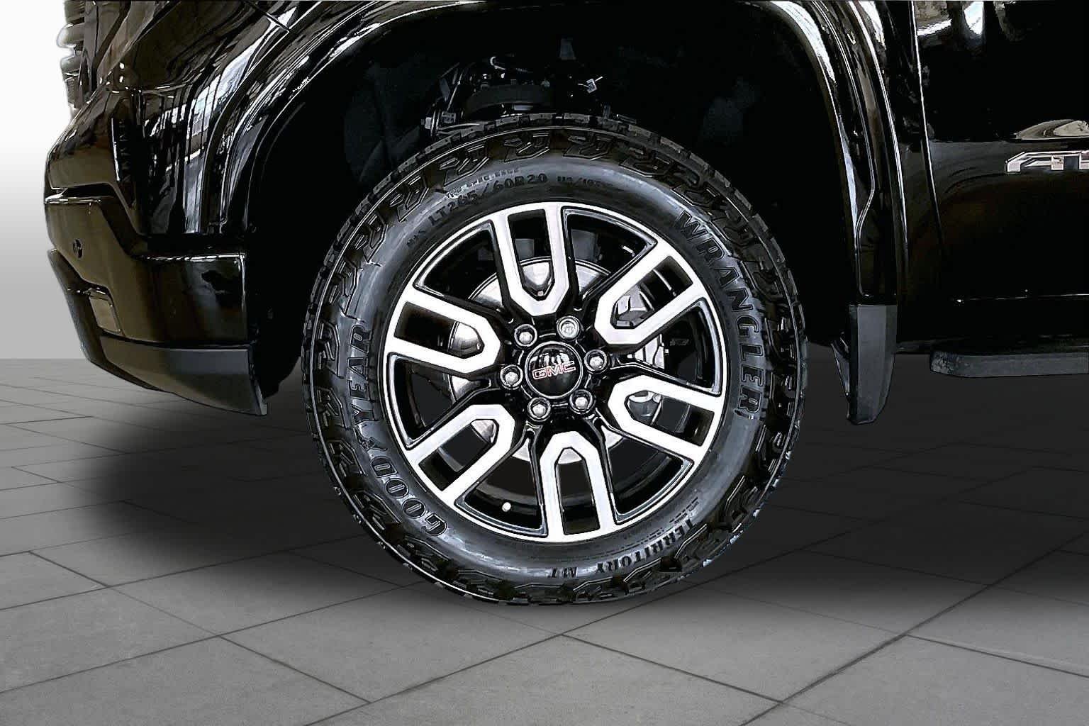Used 2025 Onyx Black GMC AT4 image 10