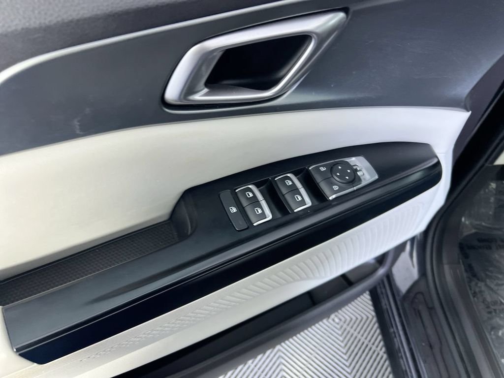 Certified Used 2024  Kia LX image 13