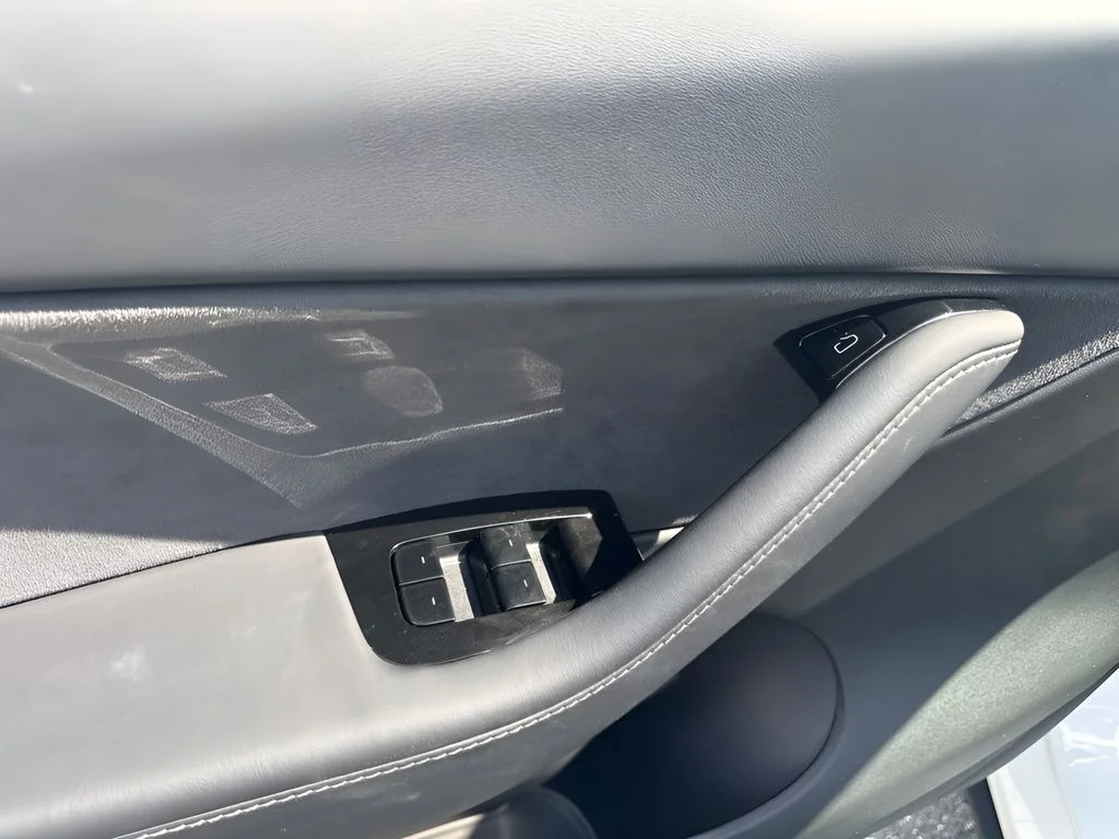 Used 2021 White Tesla Long Range image 18
